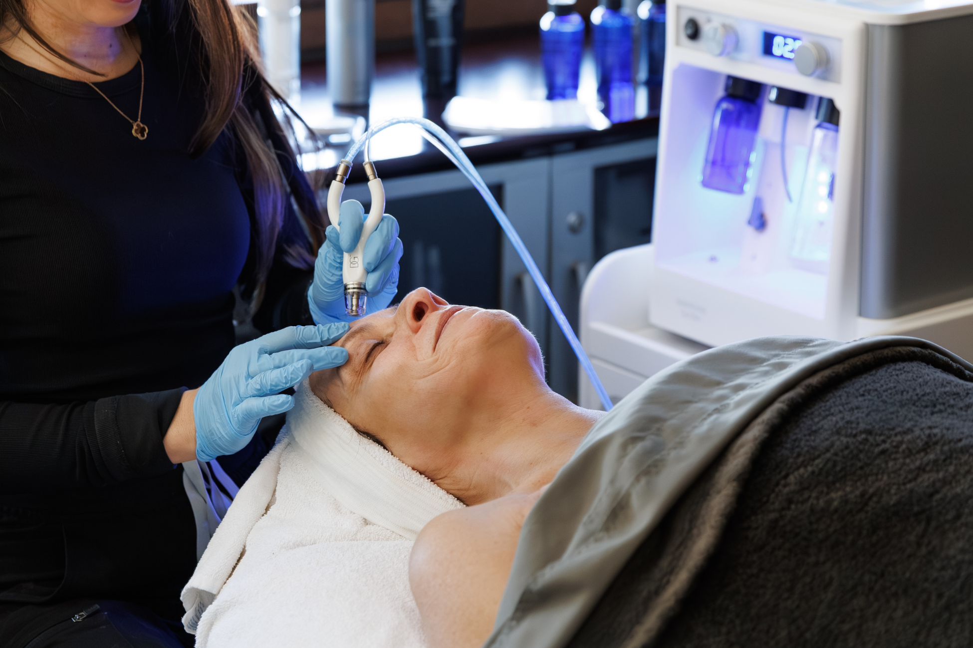 Diamond Glow is an advance resurfacing treatment that will reveal your skin's radiance!